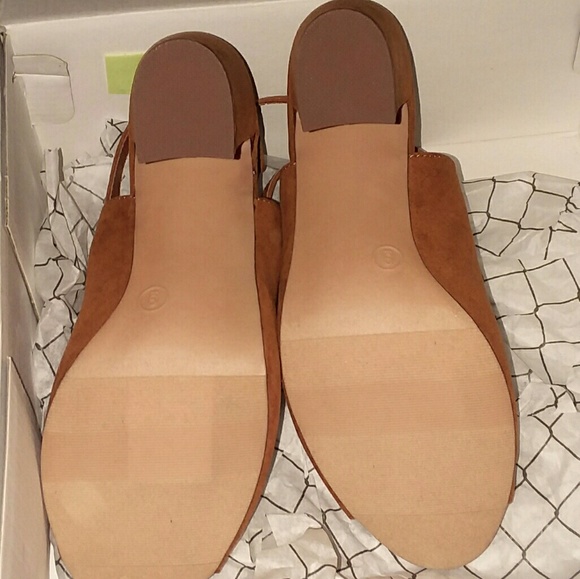 Pumps - Picture 2 of 3